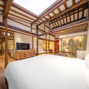 Deluxe Family Suite